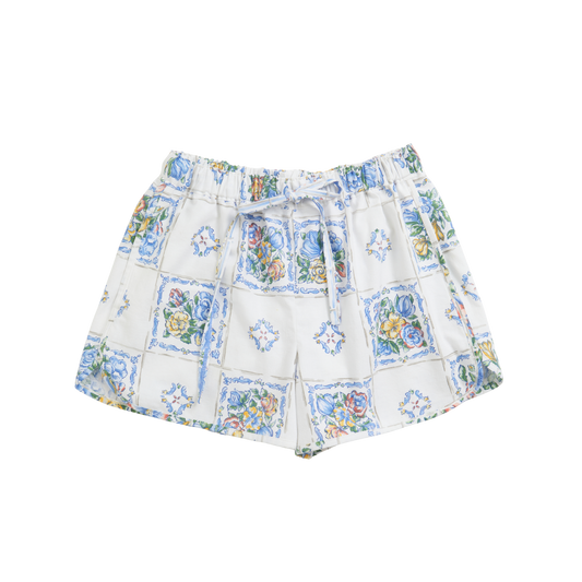 Shorts in Lisbon tile