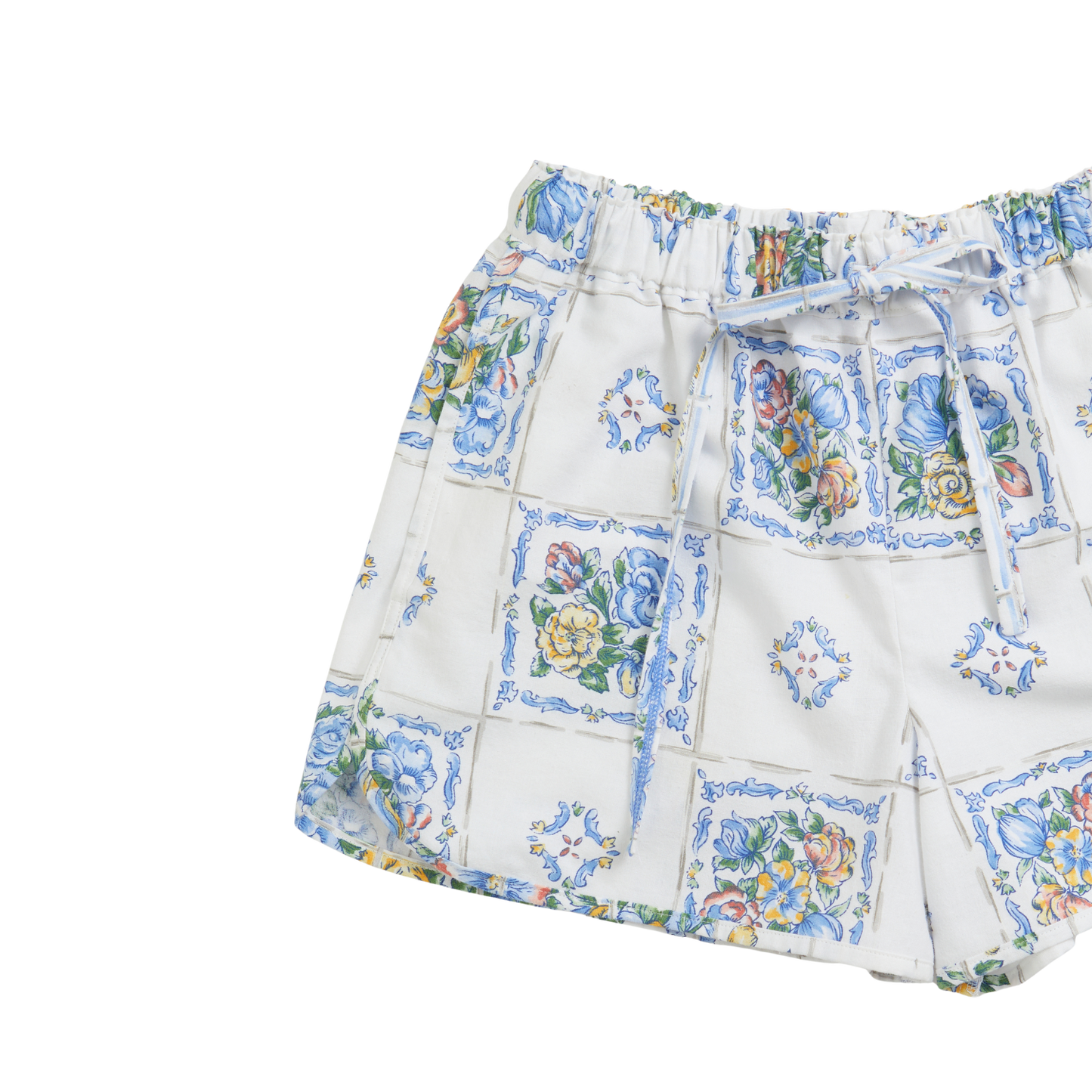 Shorts in Lisbon tile