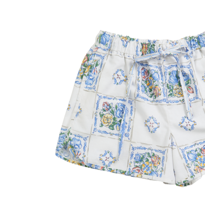 Shorts in Lisbon tile