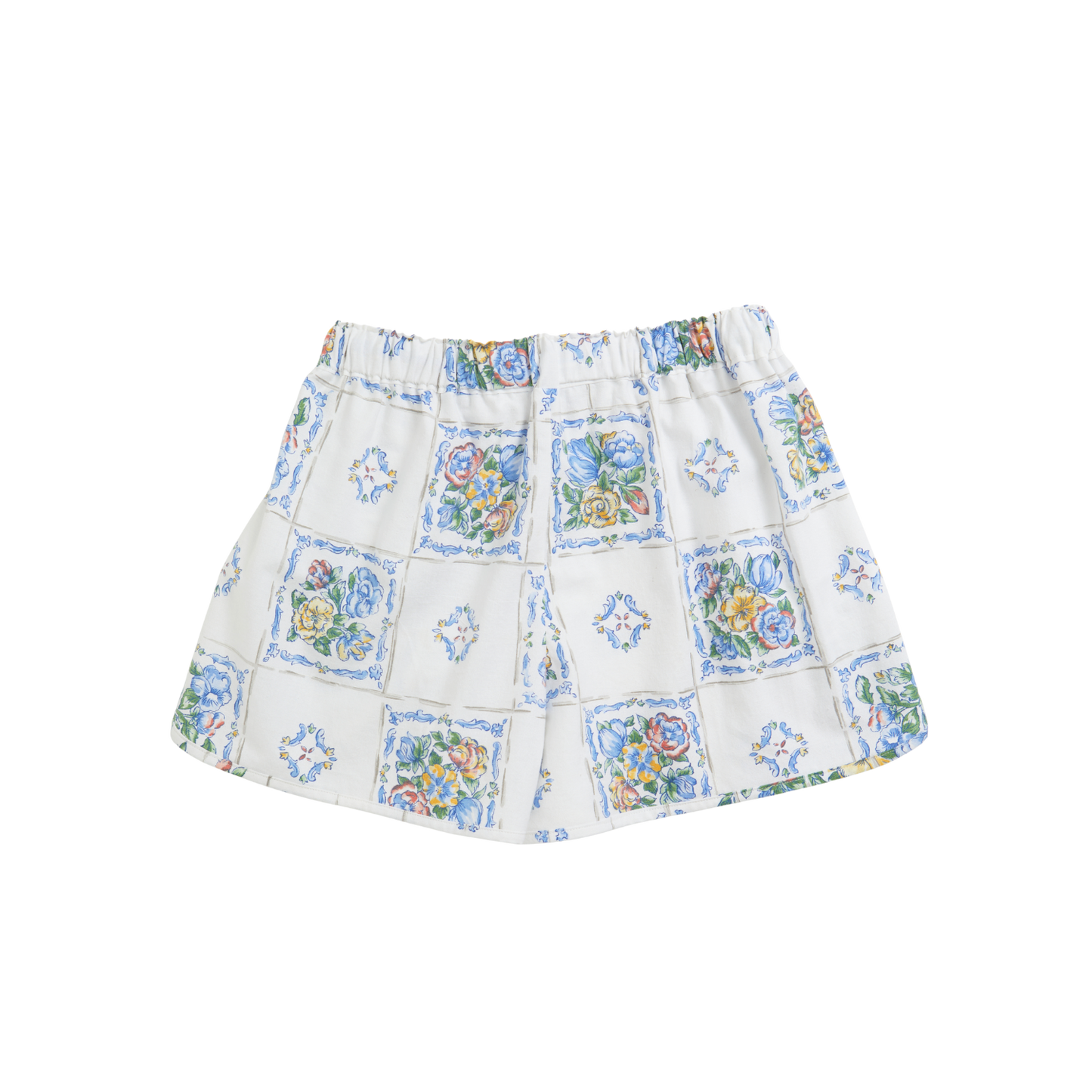Shorts in Lisbon tile