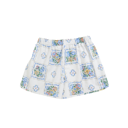 Shorts in Lisbon tile