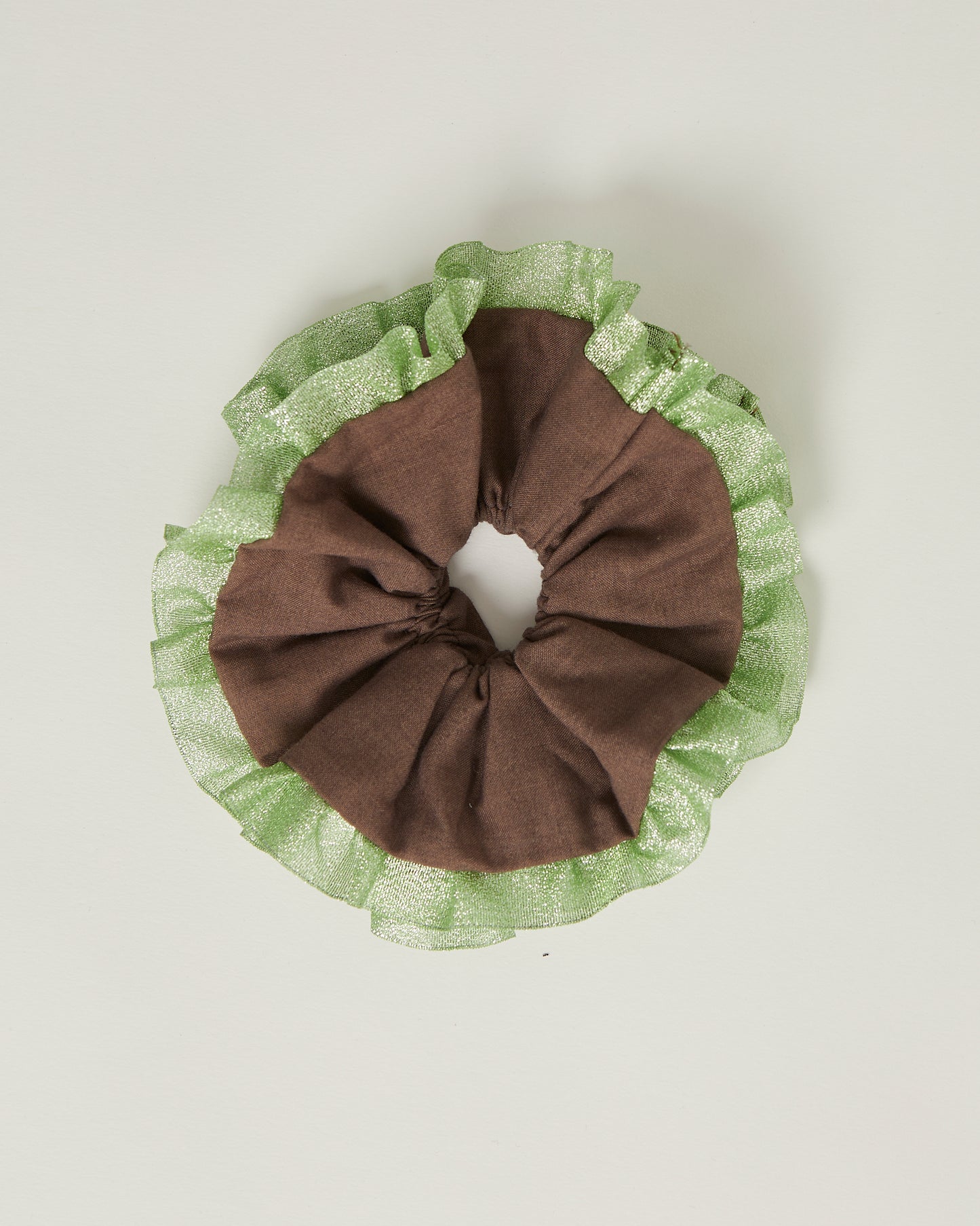 Scrunchie in brown and green glitter trim - S