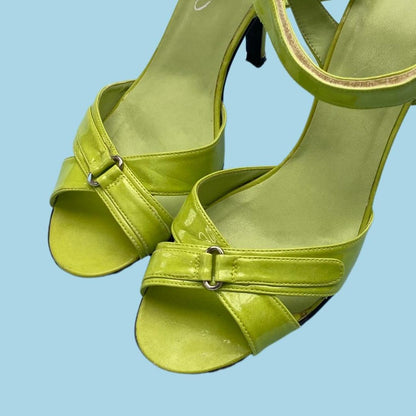 Apple Green patent leather shoe